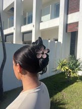 Load image into Gallery viewer, Posie Claw