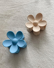 Load image into Gallery viewer, Posie Claw