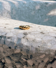 Load image into Gallery viewer, Dainty Croissant Ring