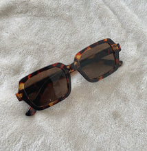 Load image into Gallery viewer, Kasey Sunglasses
