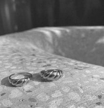 Load image into Gallery viewer, Dainty Croissant Ring
