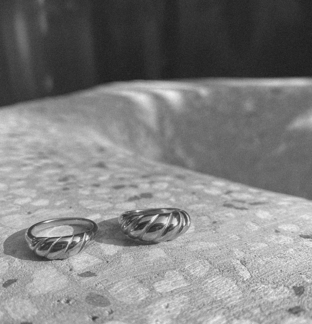 Dainty Croissant Ring
